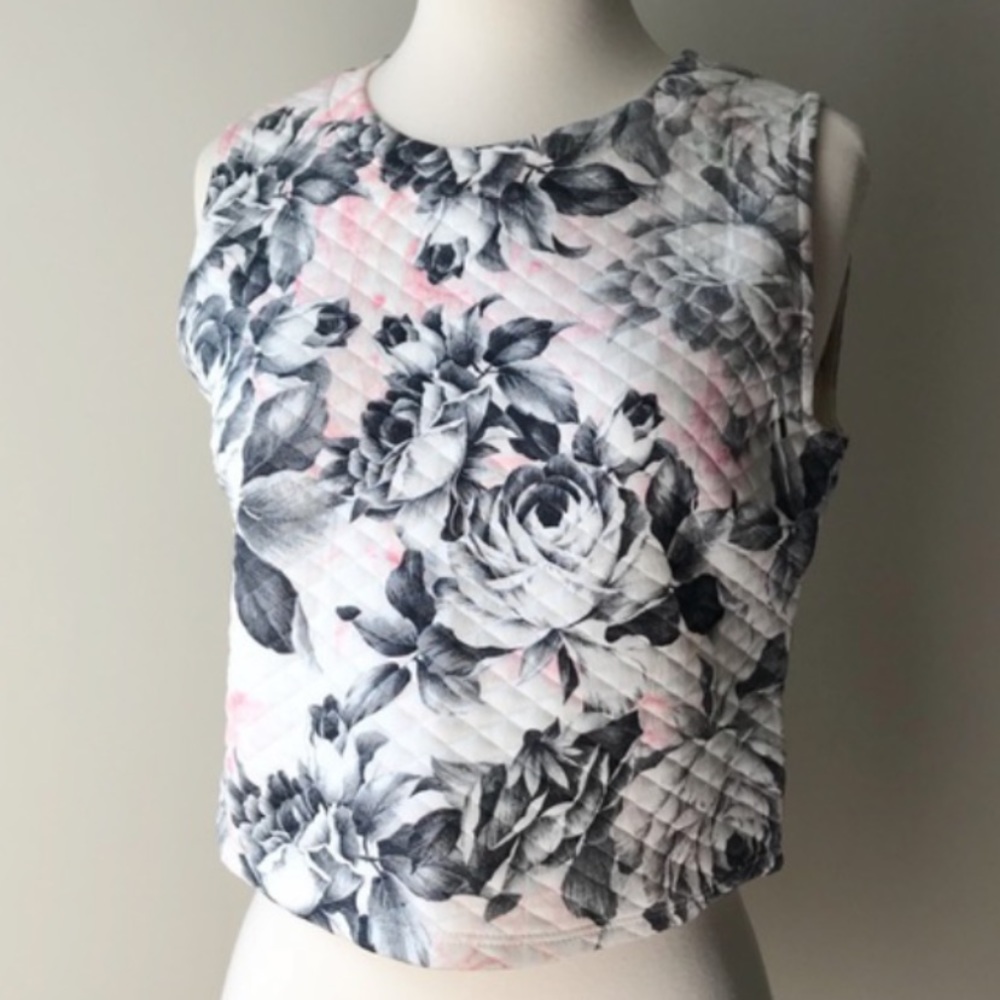Bloomingdale’s Floral Crop Top, size medium